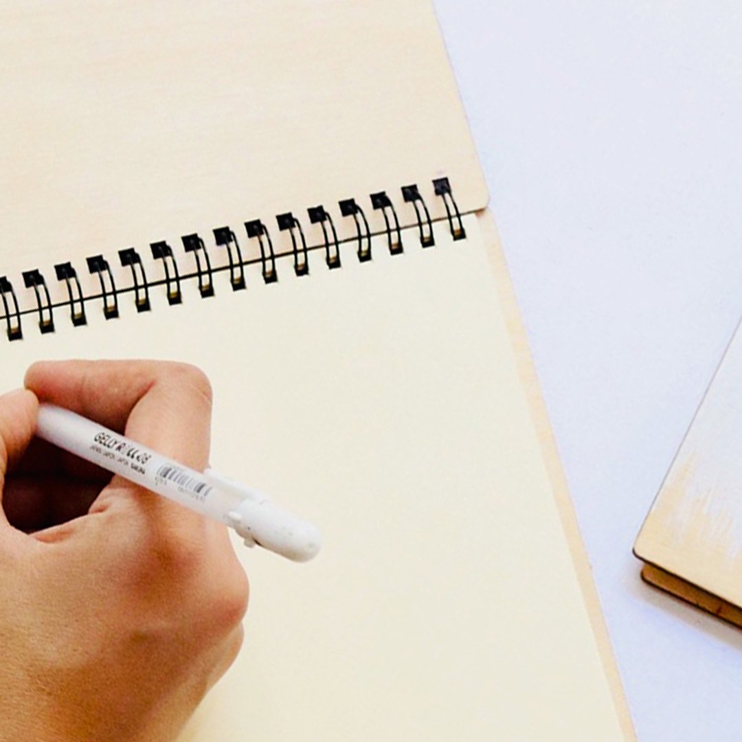 "بك يختلف كل شئ" Notebook